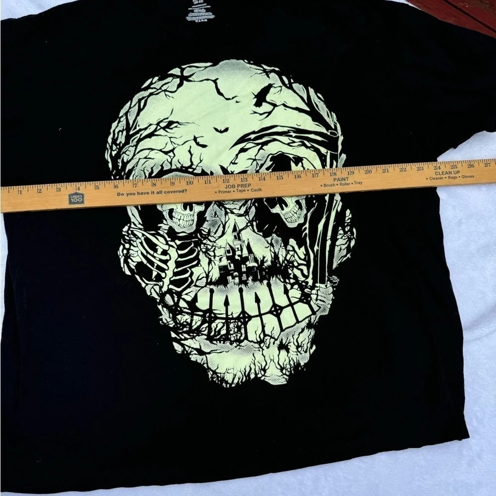 Men’s 2XL Halloween spooky skull t shirt glow in the dark graphic print black